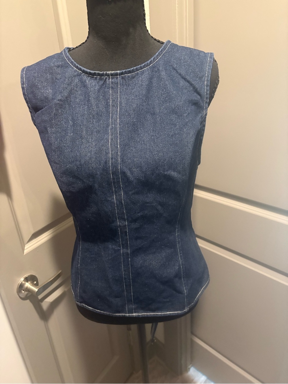 Sleeveless Denim Shell Top in Dark Blue